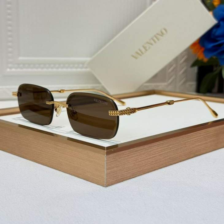 Picture of Valentino Sunglasses _SKUfw71187049fw